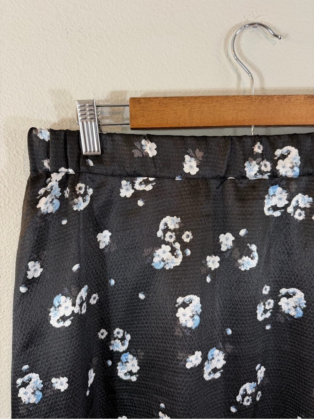 Alfani Black Satin Midi Skirt Size 12 Floral Print Hi Low Casual Modest Tiered - Picture 2 of 8